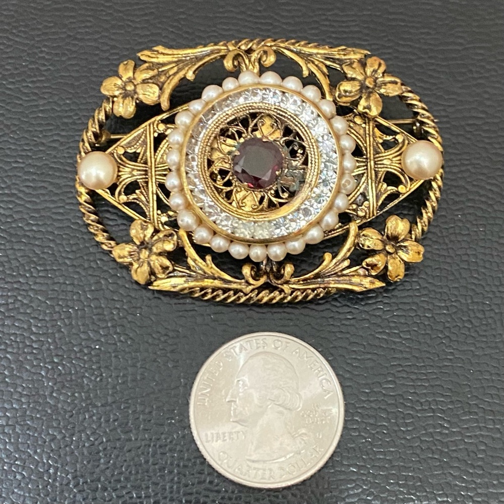Vintage Unsigned Filigree Garnet Birthstone Faux Pearl Ornate Gold-tone Brooch - Picture 7 of 12
